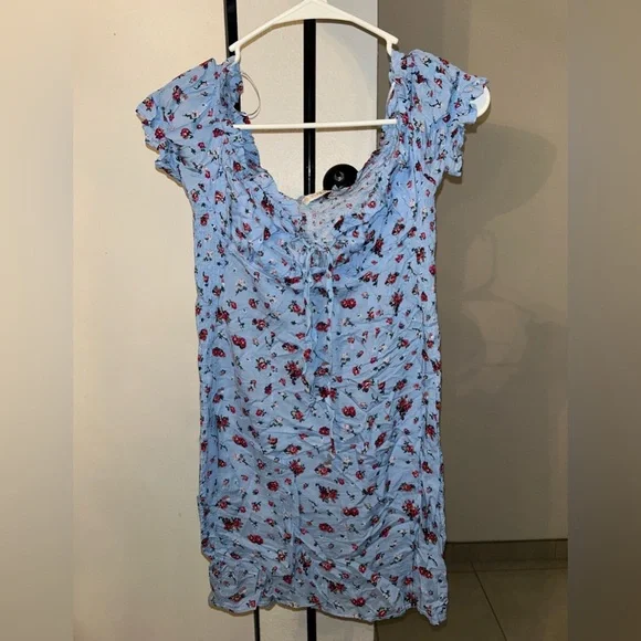 WINDSOR light blue
Smocked Florals Mini Dress
Size M - Picture 1 of 4